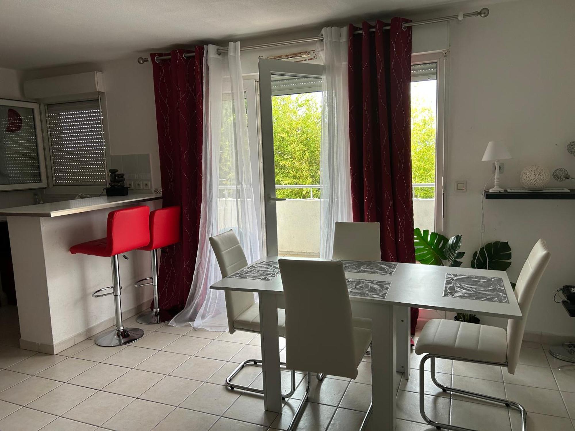 Appt Montpellier 2 Chambres Et 10 Minutes Des Plages Luaran gambar